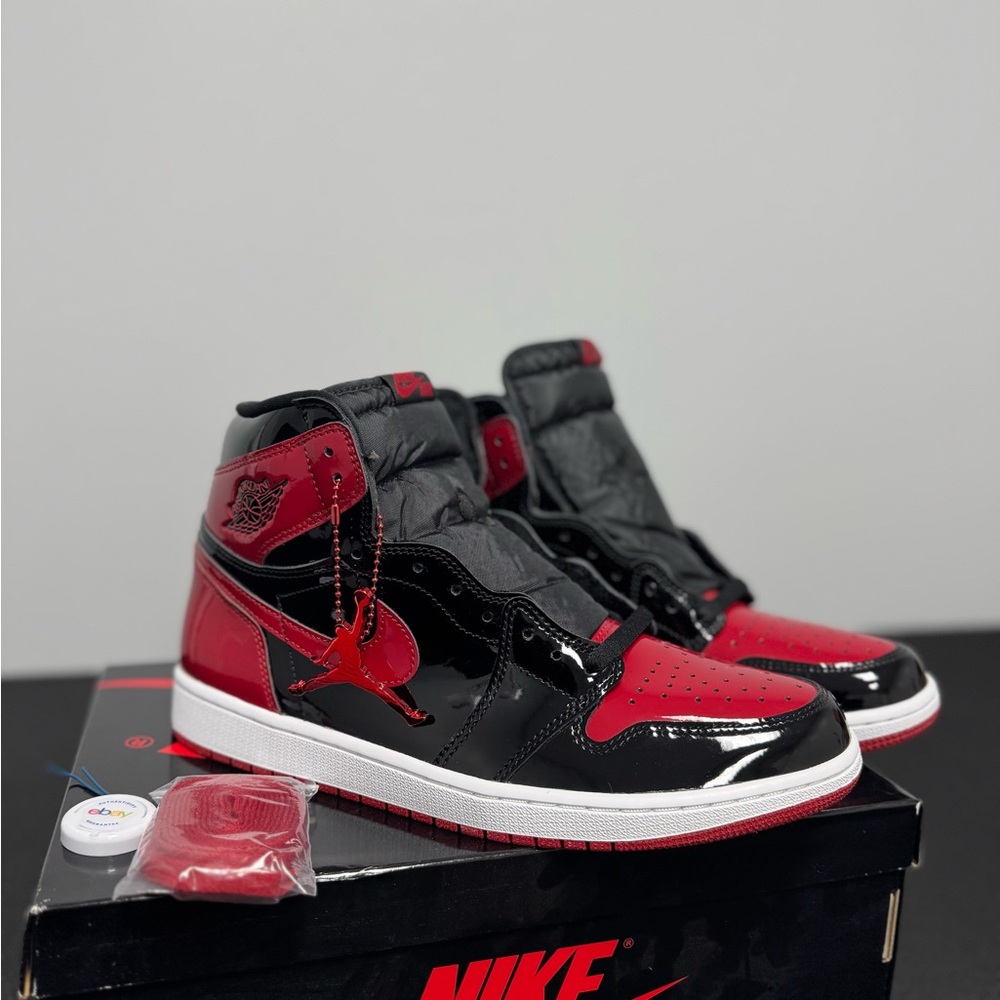Air Jordan 1 Patent Bred